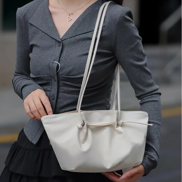 リボン餃子バッグ　おしゃれ通勤ワンショルダー　新作個性派ハンドバッグ