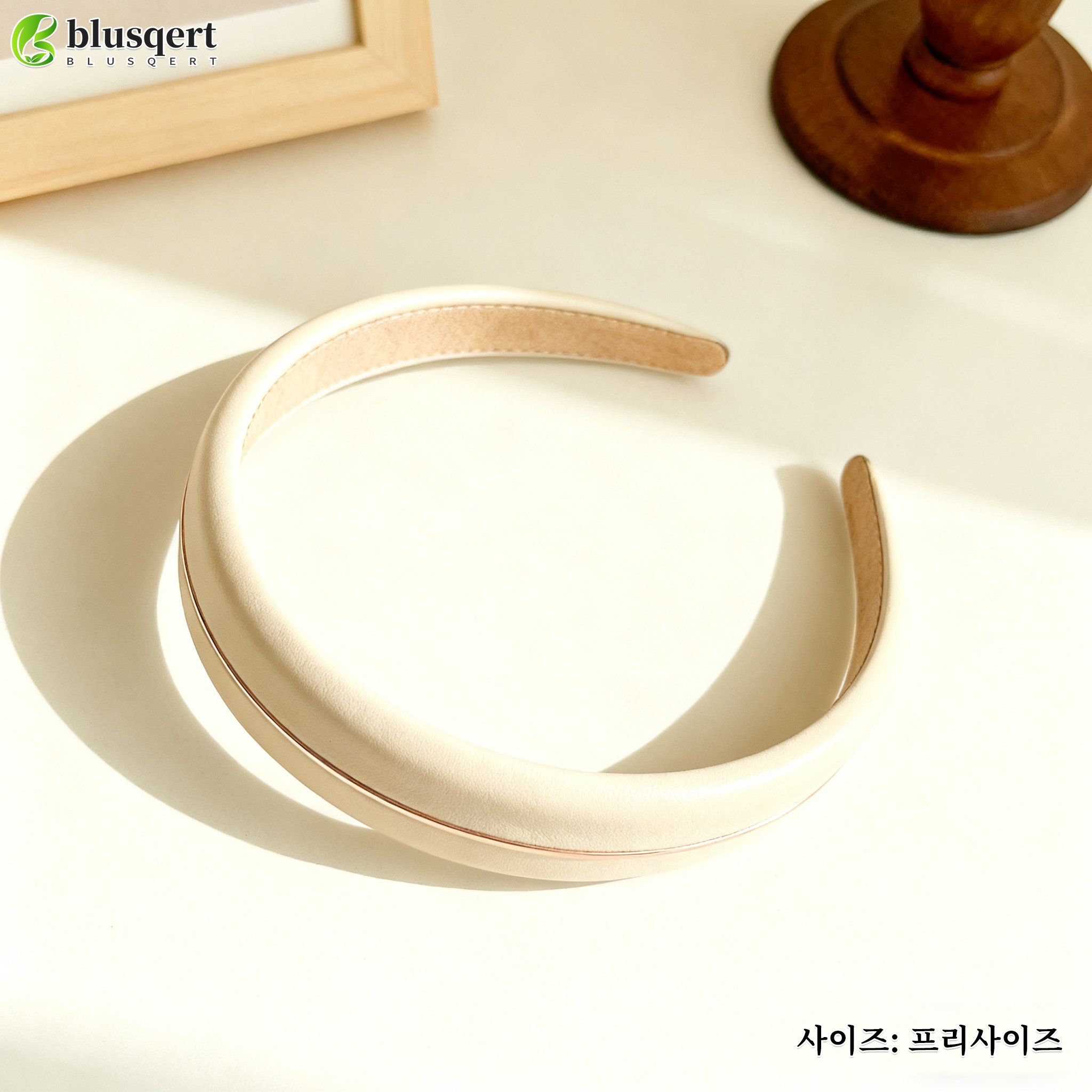 스타일리시한 여성 머리띠 디테일