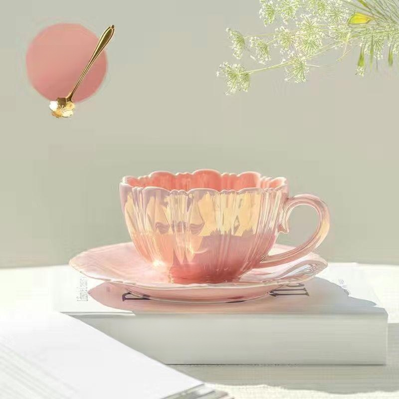 blütenblattförmige Kaffeetasse