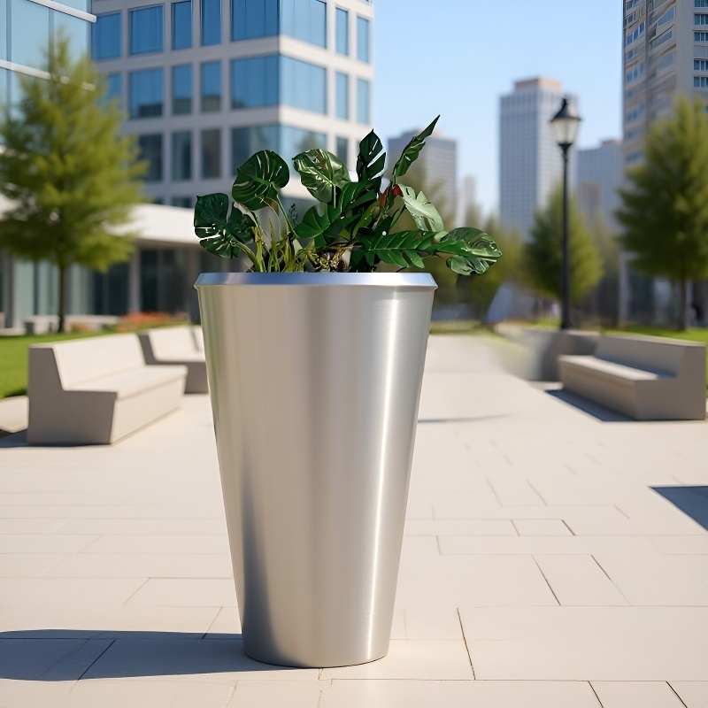 Dekoracyjne metalowe doniczki