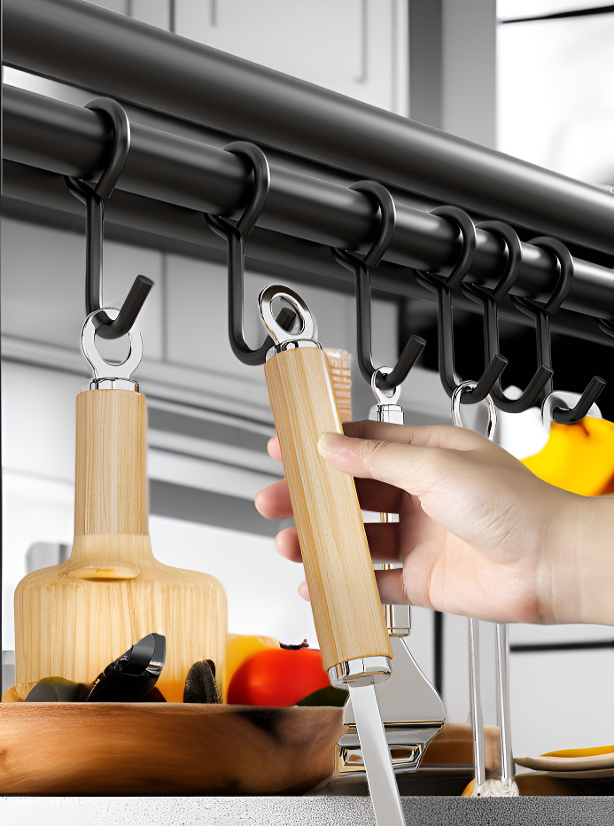 주방 용품 정리에 적합한 스테인리스 선반