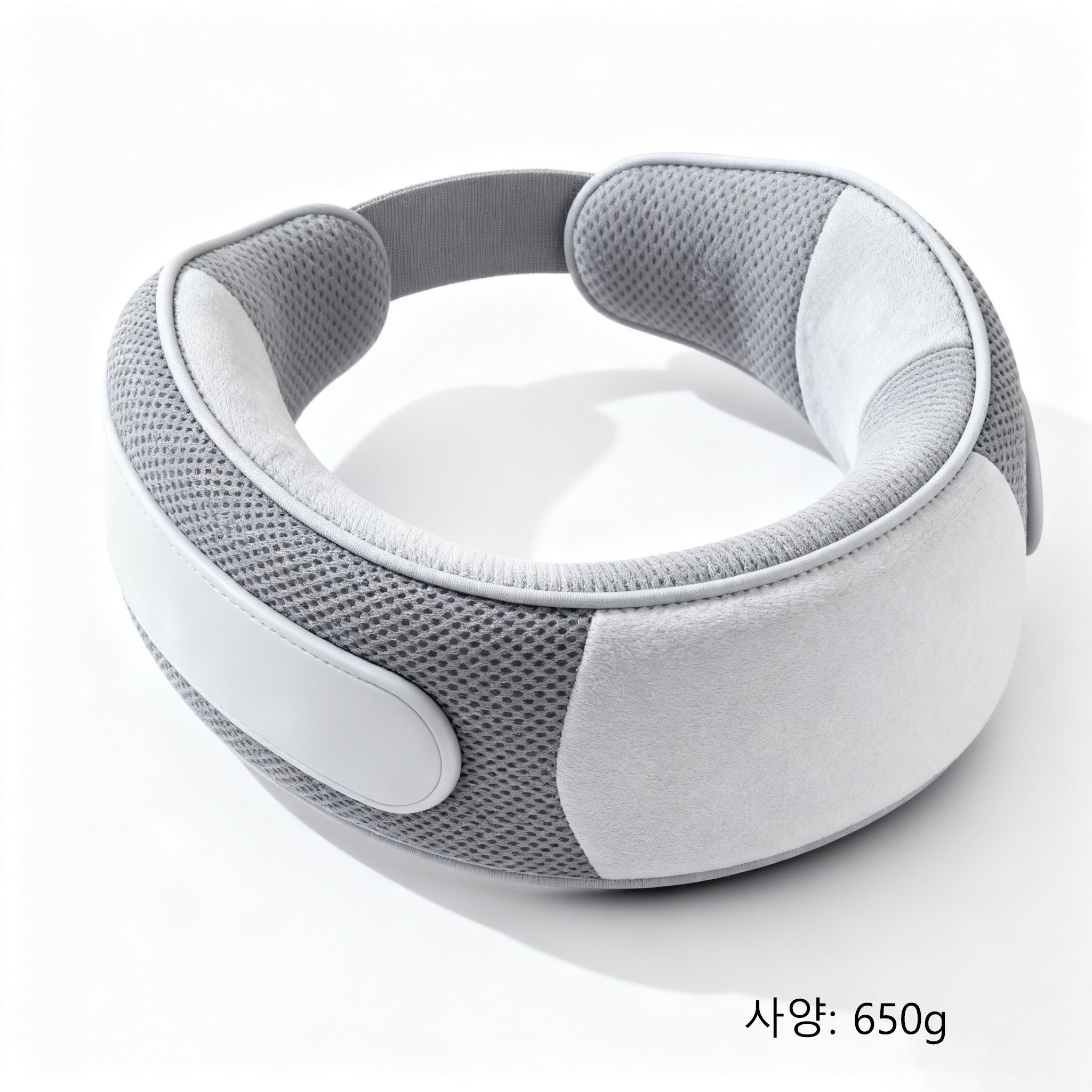 목에 착용한 스마트 마사지기 사용 모습