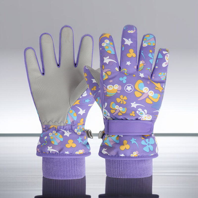 加絨內襯棉手套細節特寫