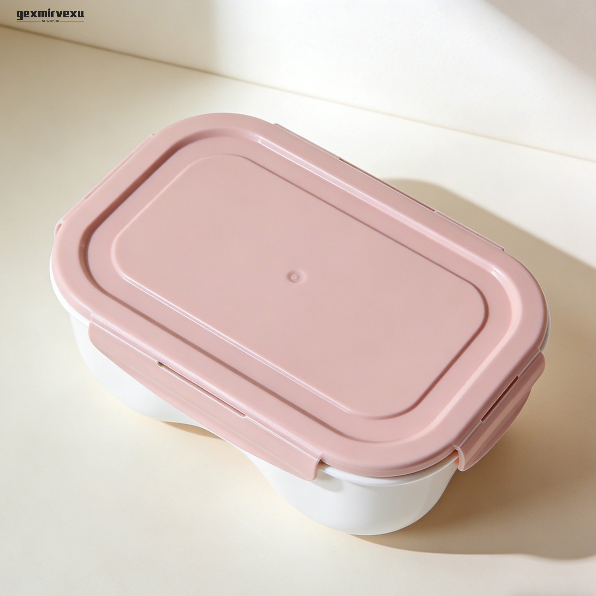 밀폐 뚜껑이 장착된 신선보관 용기 모습