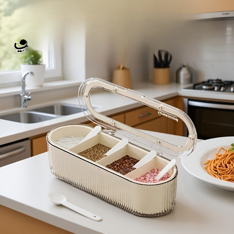 مطبخ مع ملعقة وحاوية توابل