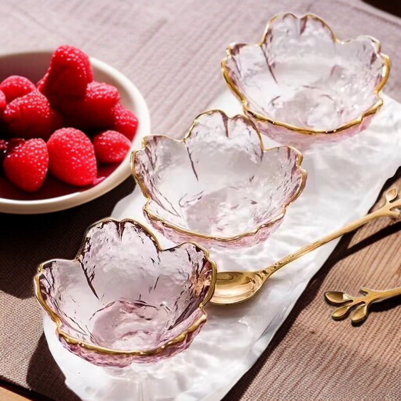 인테리어 소품으로 활용 가능한 예쁜 유리 접시