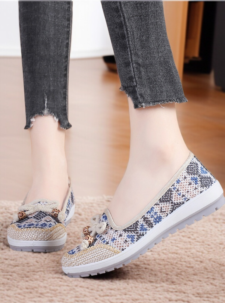 통기성 좋은 여성 캐주얼 신발 착용 사진