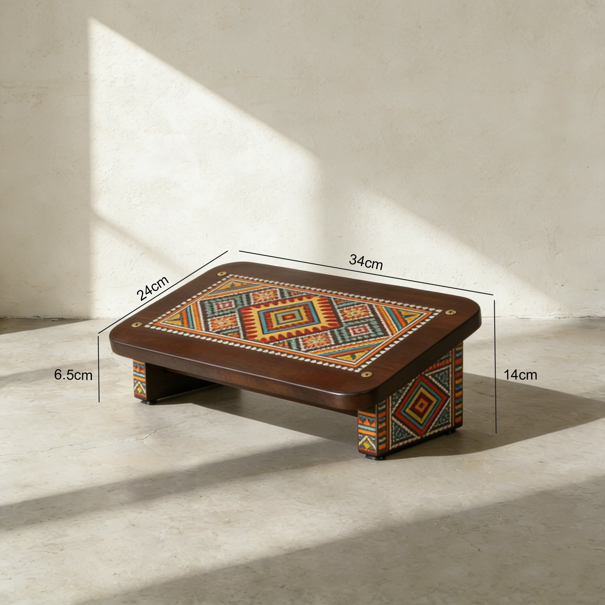 사무실 책상 아래에 놓인 발받침대