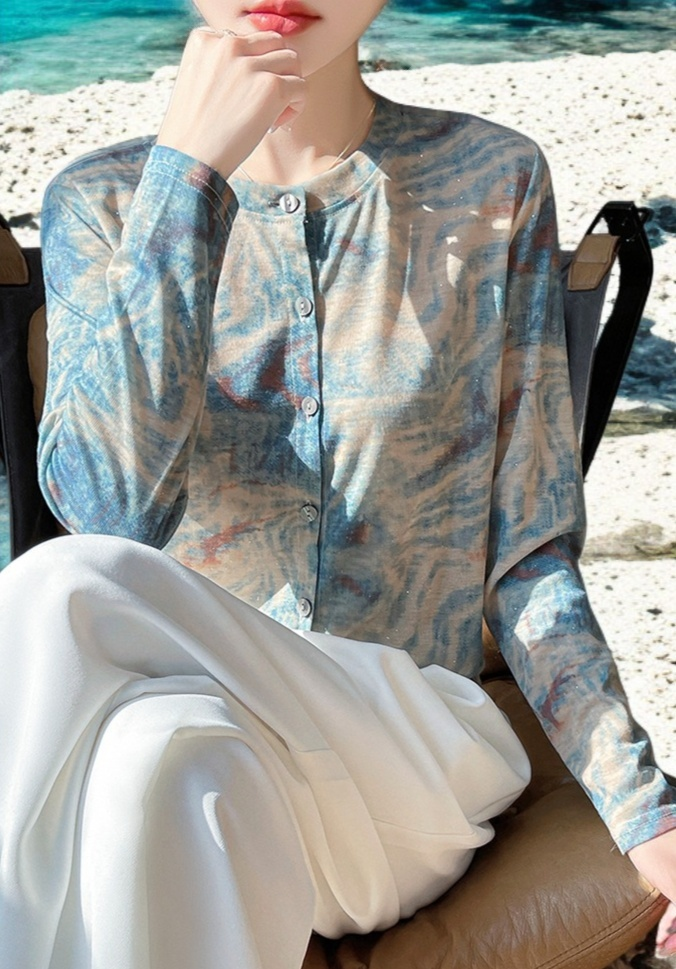 トレンド感あるレディース薄手カーディガンの袖部分