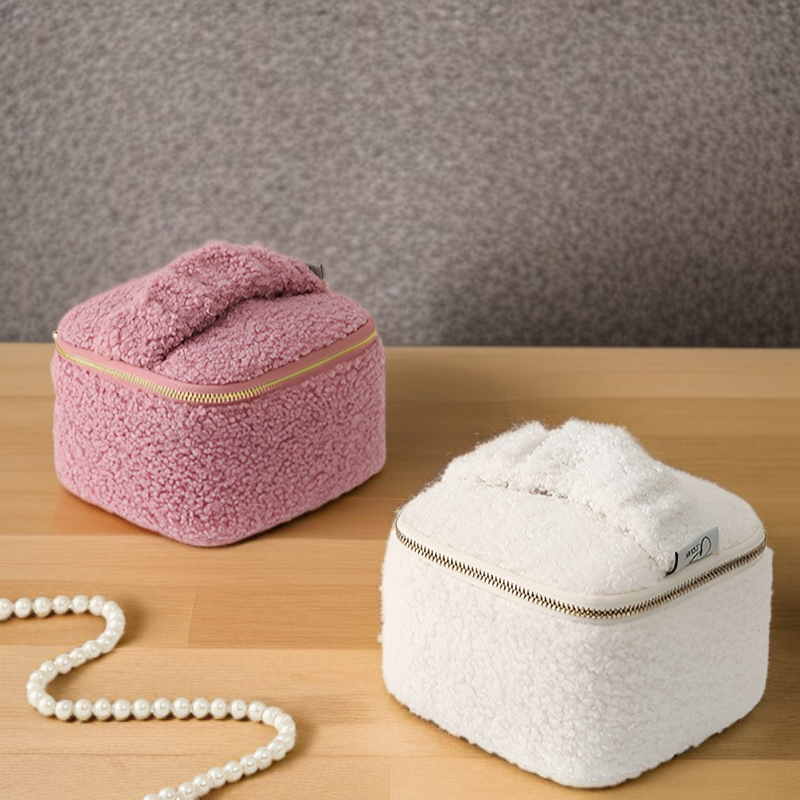 Caja de joyas cerrada mostrando el diseño elegante