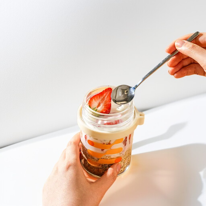 Vaso de cereal con yogur