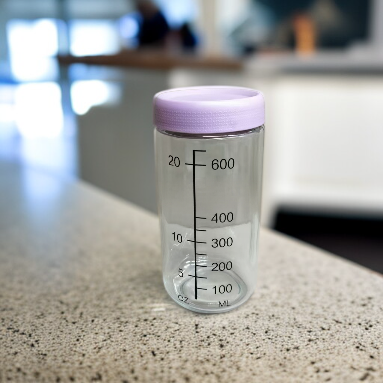 깔끔하게 정리된 다양한 건조 식품 보관 용기