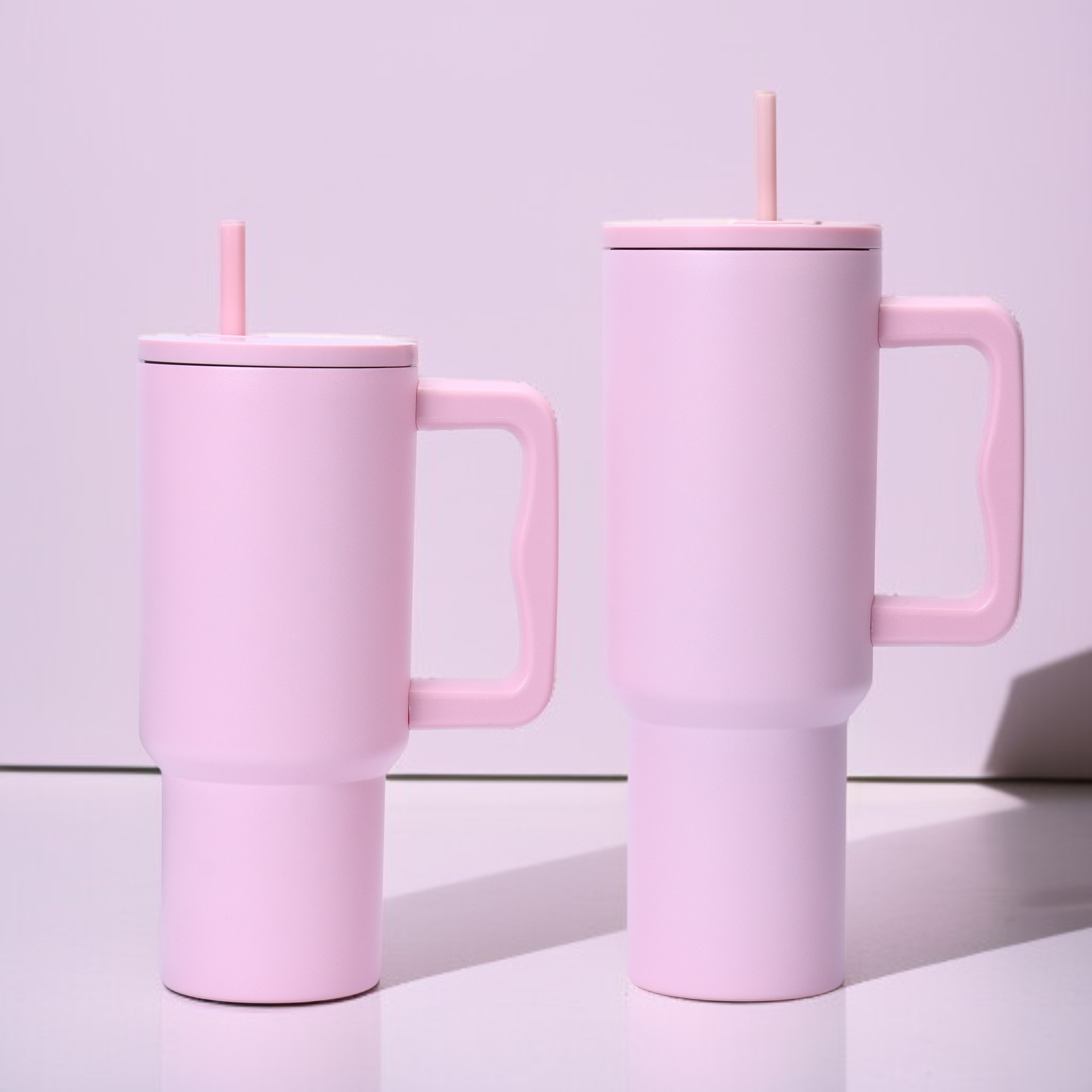 持ち運びに便利なハンドル付きマグカップ