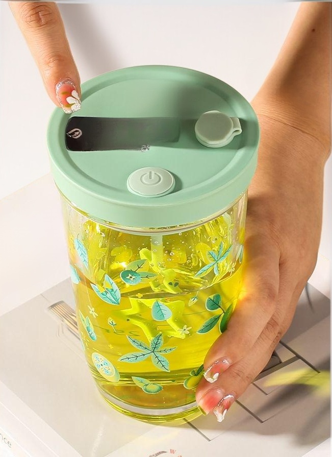 Vaso elegante para bebidas en el trabajo