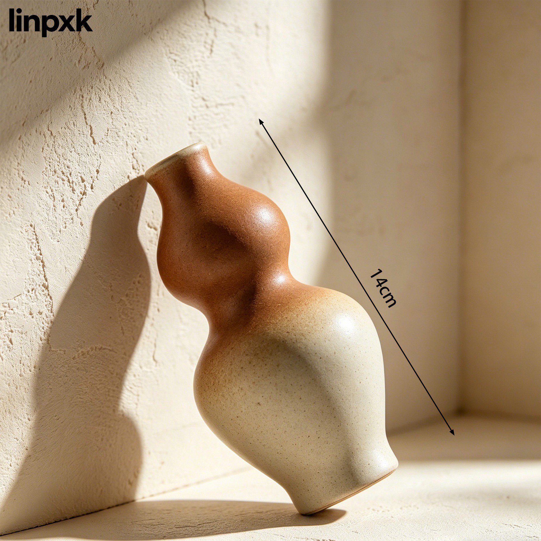 白い陶器花瓶に花を生けた例