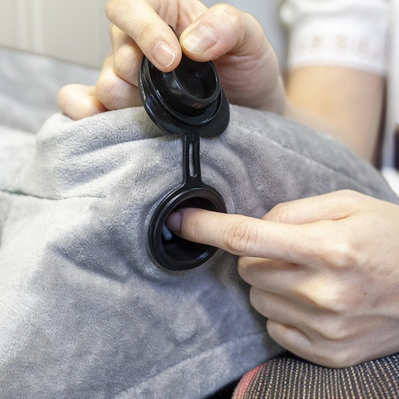 หมอนรองคอรูปตัว H สำหรับเดินทางโดยเครื่องบิน จาก Daiso