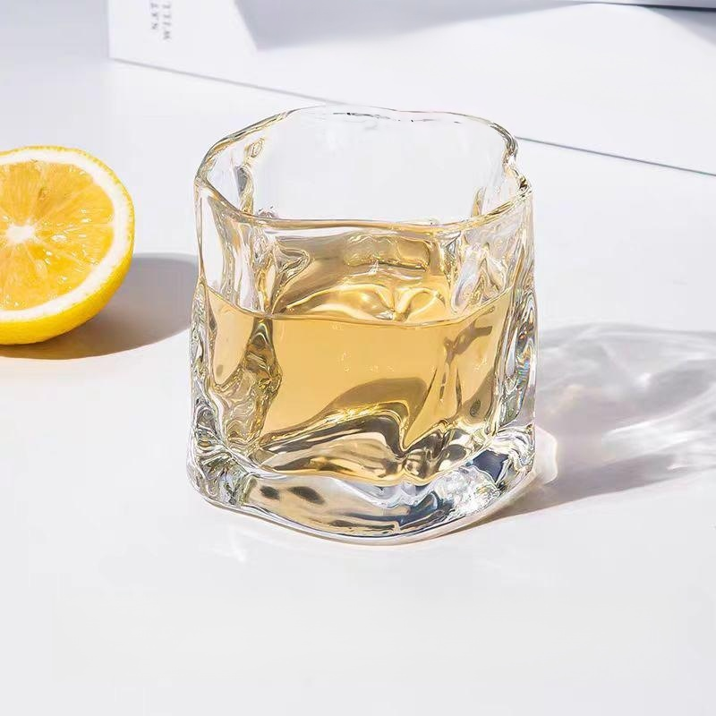 Cooling twisted glass water cup