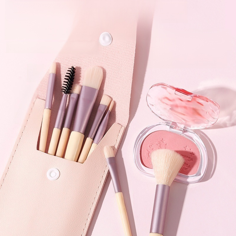Fine-bristled makeup brush set