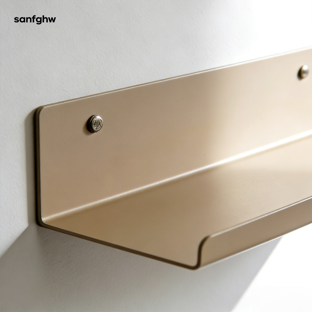 Einfaches, an der Wand montiertes Aufbewahrungsregal