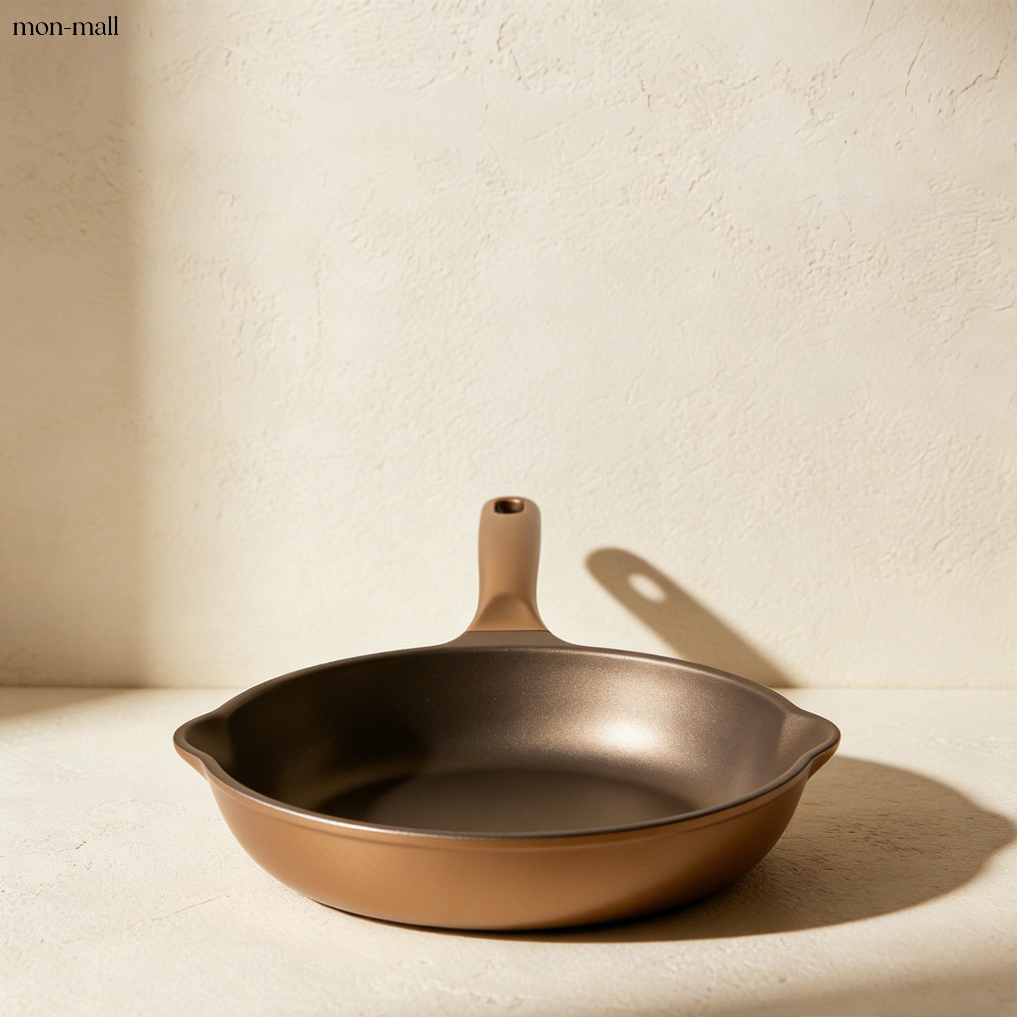 Non-stick frying pan with ergonomic handle