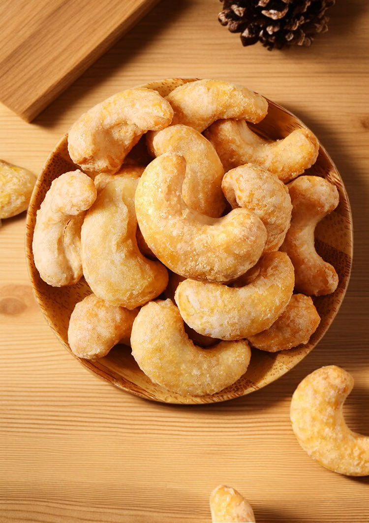 おつまみとして人気のカシューナッツ炭焼き