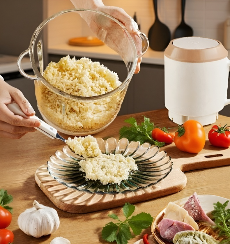 고기 다지기 과정의 근접 촬영