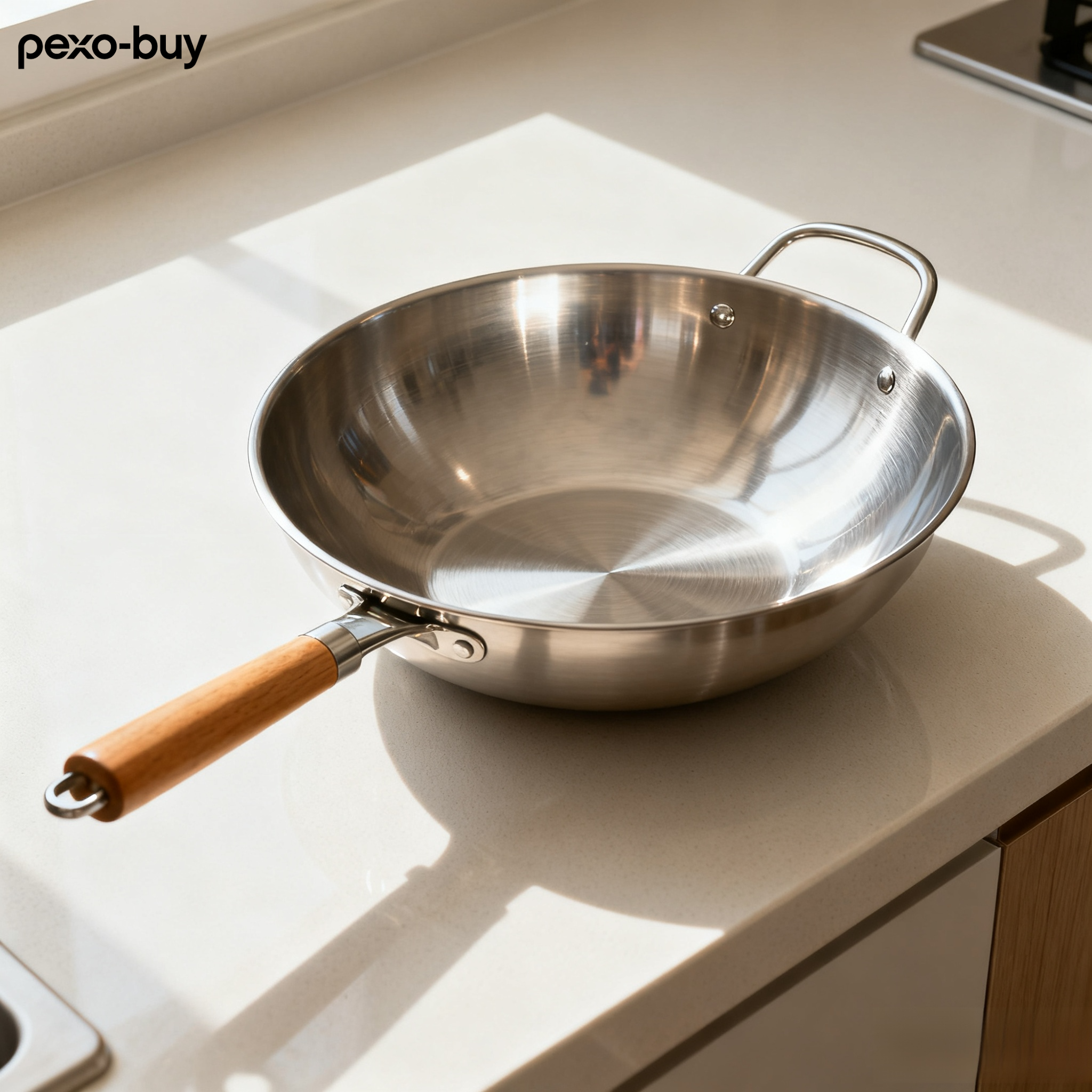 나무 손잡이가 달린 스테인리스 스틸 웍 전체 모습