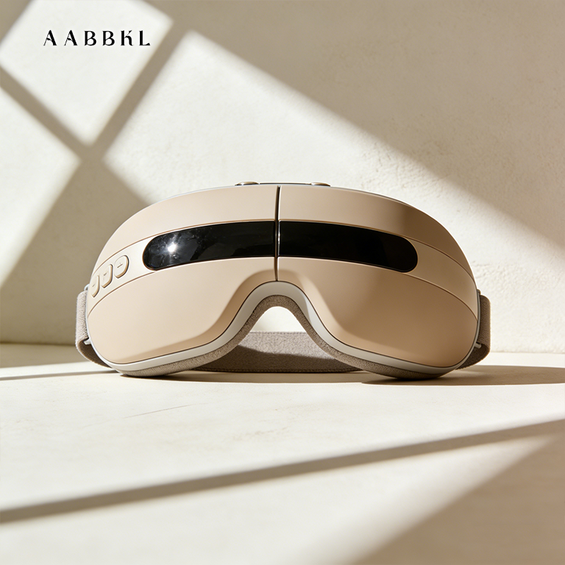 Masajeador de ojos relajante en uso