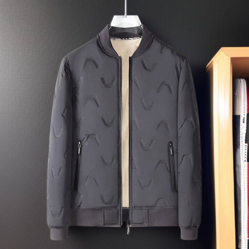 Detalle del cuello del abrigo de lana de cordero para hombre