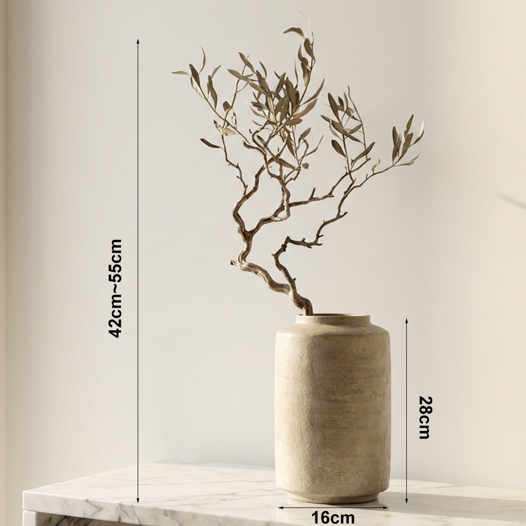 Detalle de jarrón de cerámica artesanal y elegante