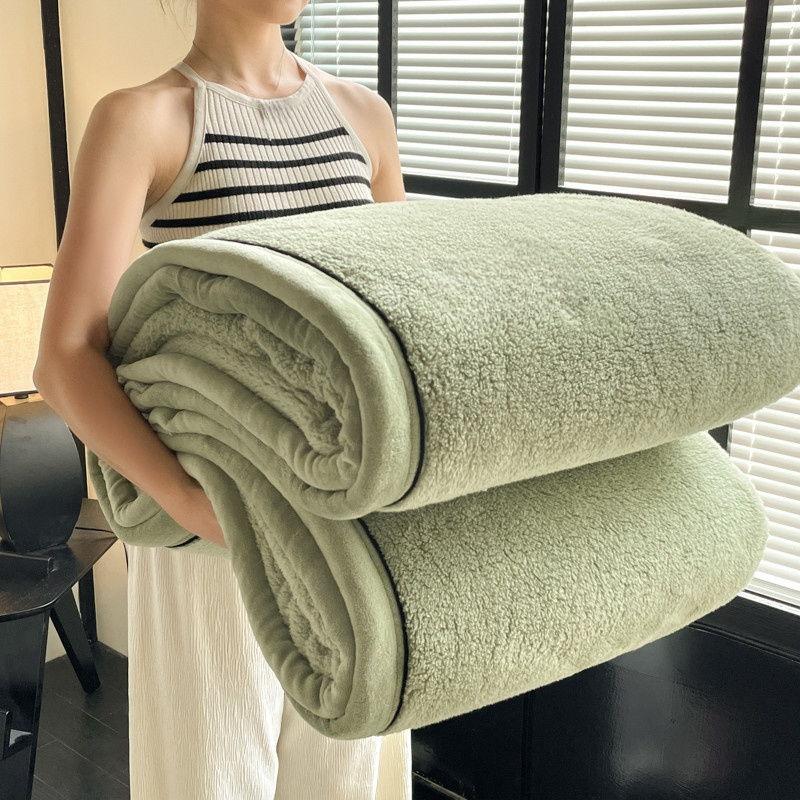 이중으로 두껍게 만든 긴 파일 담요