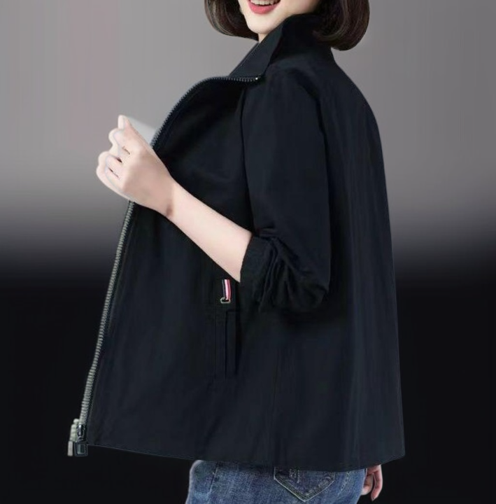 스탠드업 칼라가 있는 느슨한 짧은 재킷