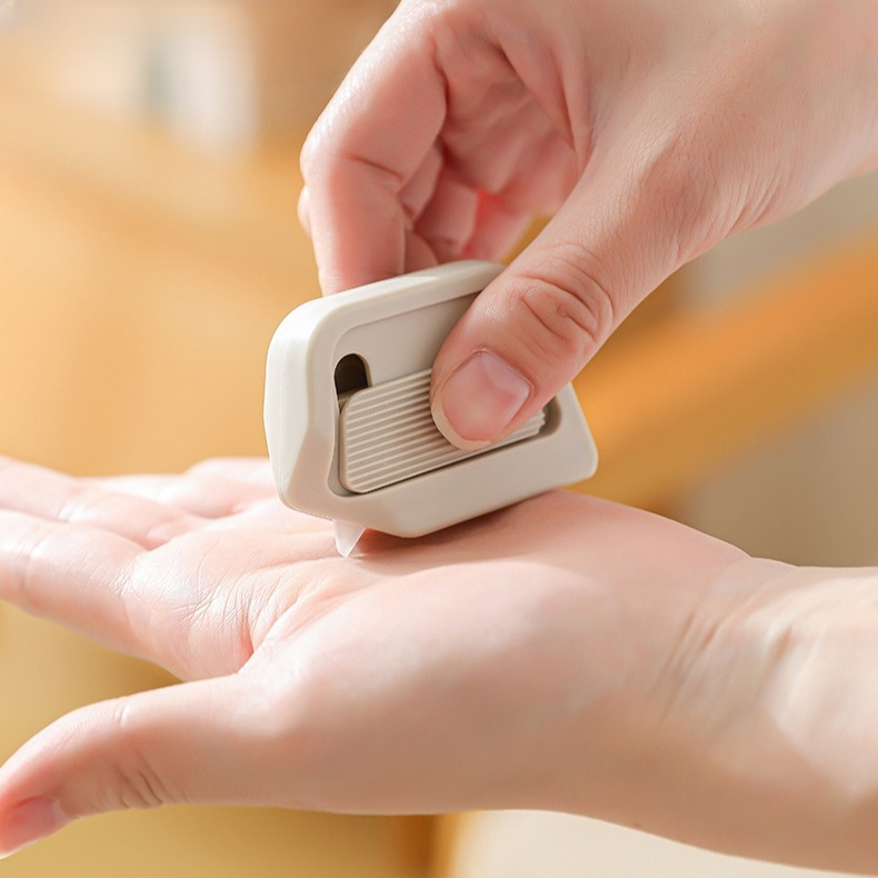 自動回彈磁吸陶瓷拆箱刀