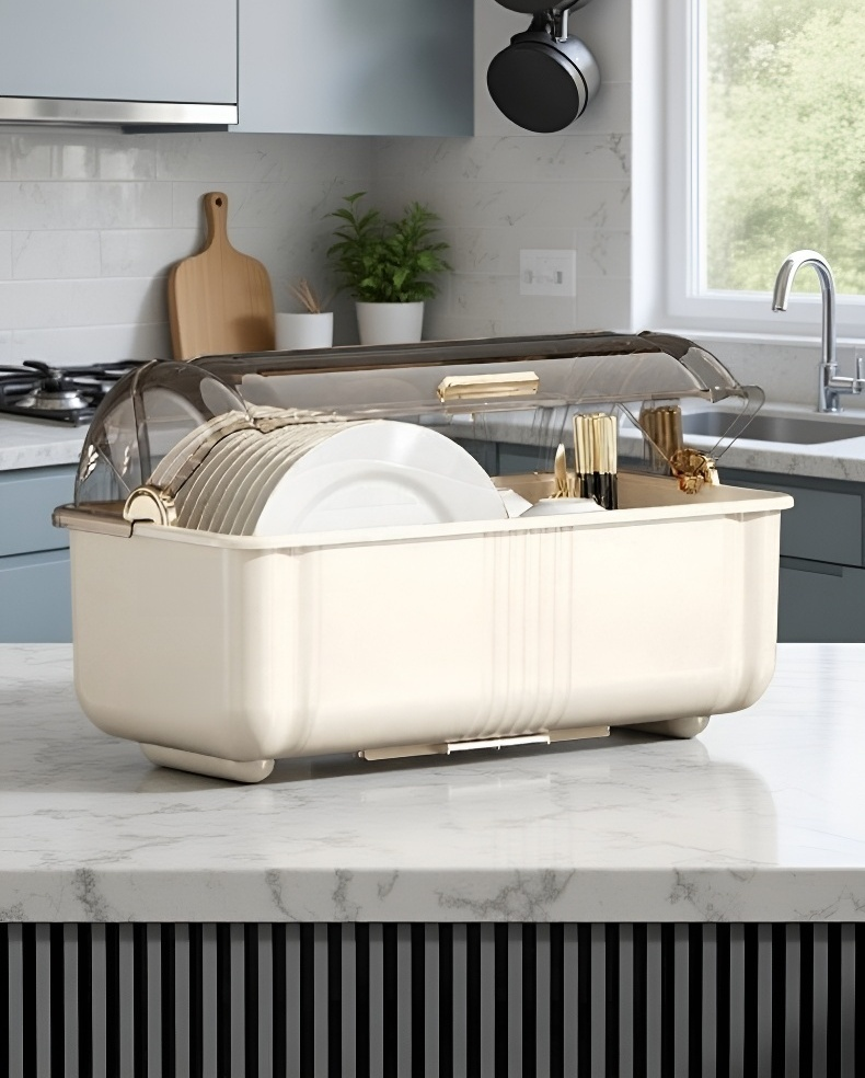 Estante resistente colocado en la cocina