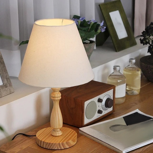 Modern decorative table lamp