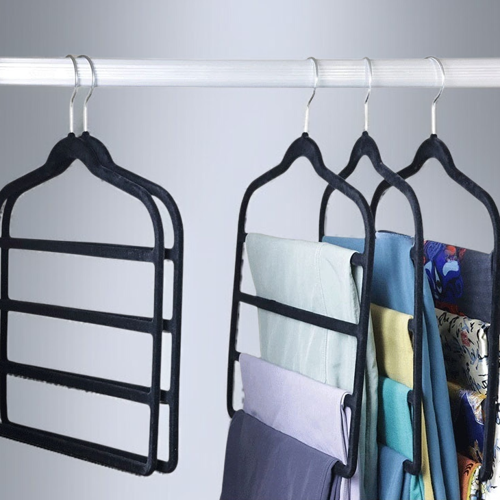 クローゼットの整理に便利なマルチパンツ収納ハンガー