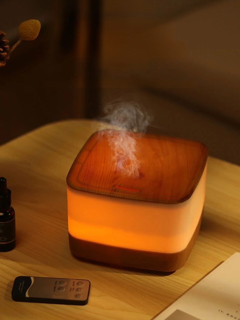 Sleek white desktop humidifier and aroma diffuser design