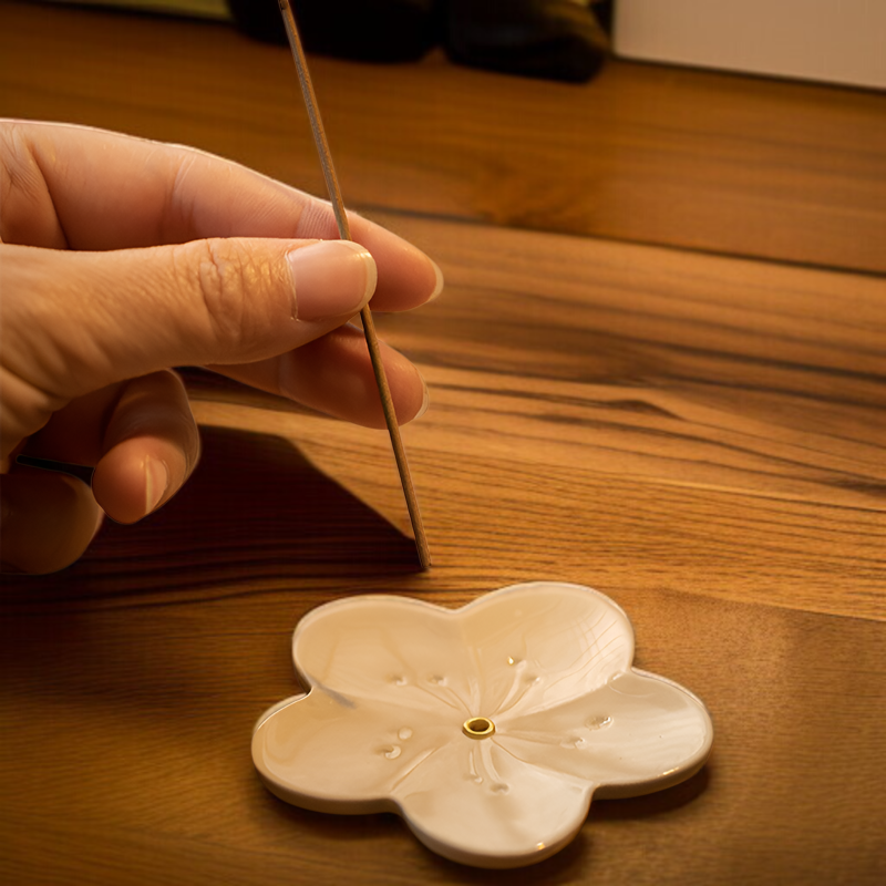 四季の印象の陶器製香炉 お香立て お香立て 携帯用ミニお香立て 和風 春 夏 秋 冬 四季の花 桜 蓮の葉 菊 梅 茶道 お香用品