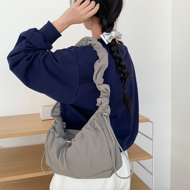 여성용 기품 있는 주름 구름백 나일론 숄더백