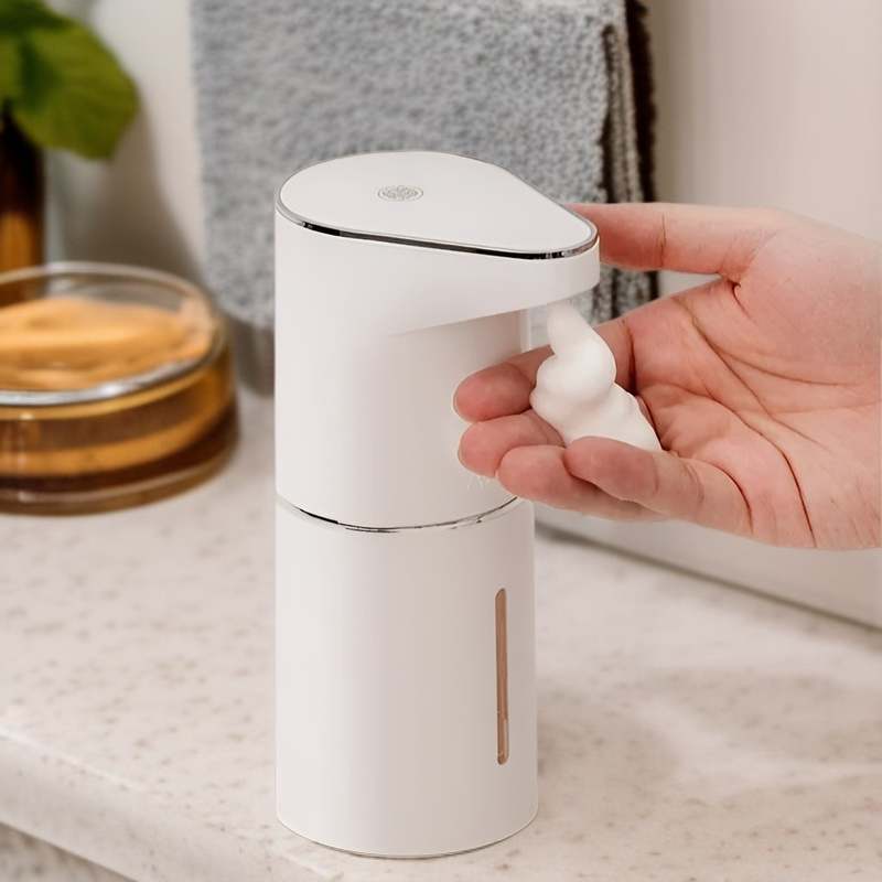 Dispensador automático de espuma para jabón líquido en uso