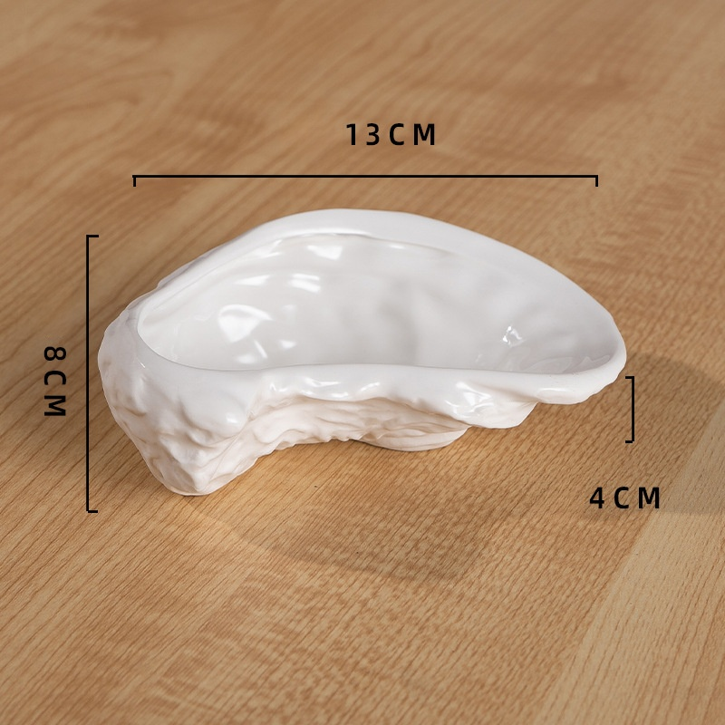 Plato de cerámica de forma irregular