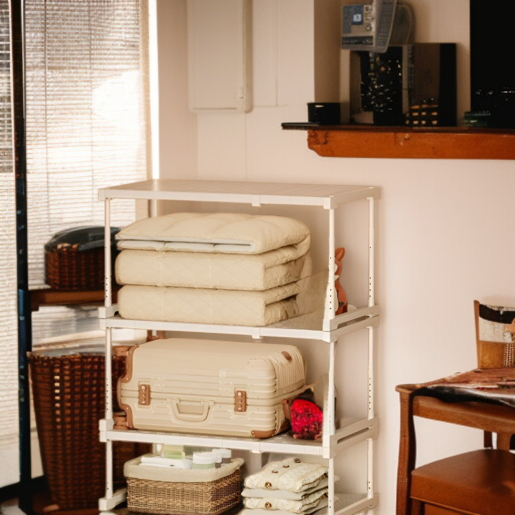 Height adjustable compartment rack in wardrobe