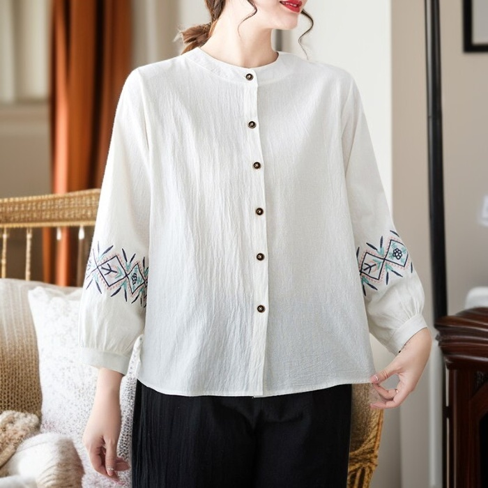 Camisa de mujer con botones y cuello formal