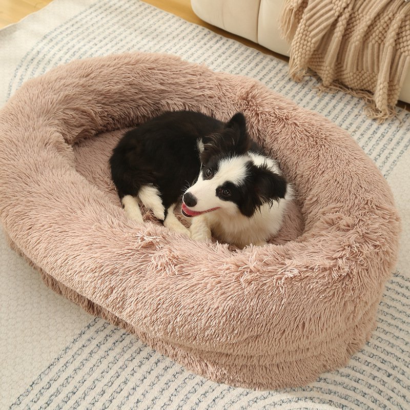 Plush, warm dog and cat bed