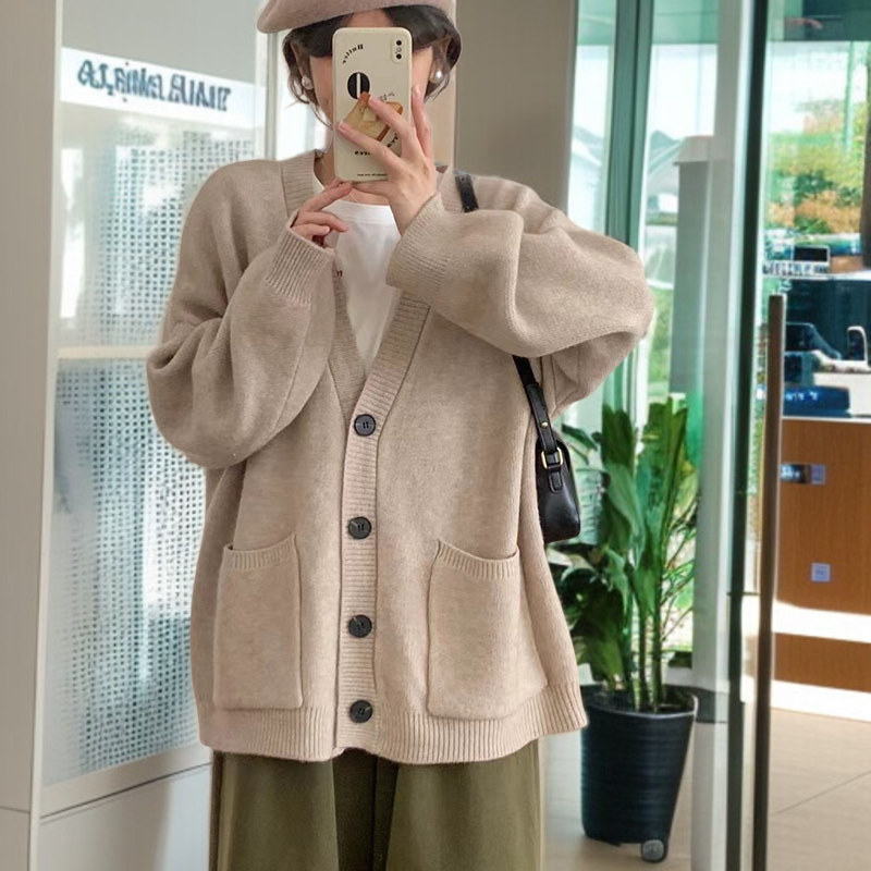 シンプルでおしゃれな無地レディースニットカーディガン