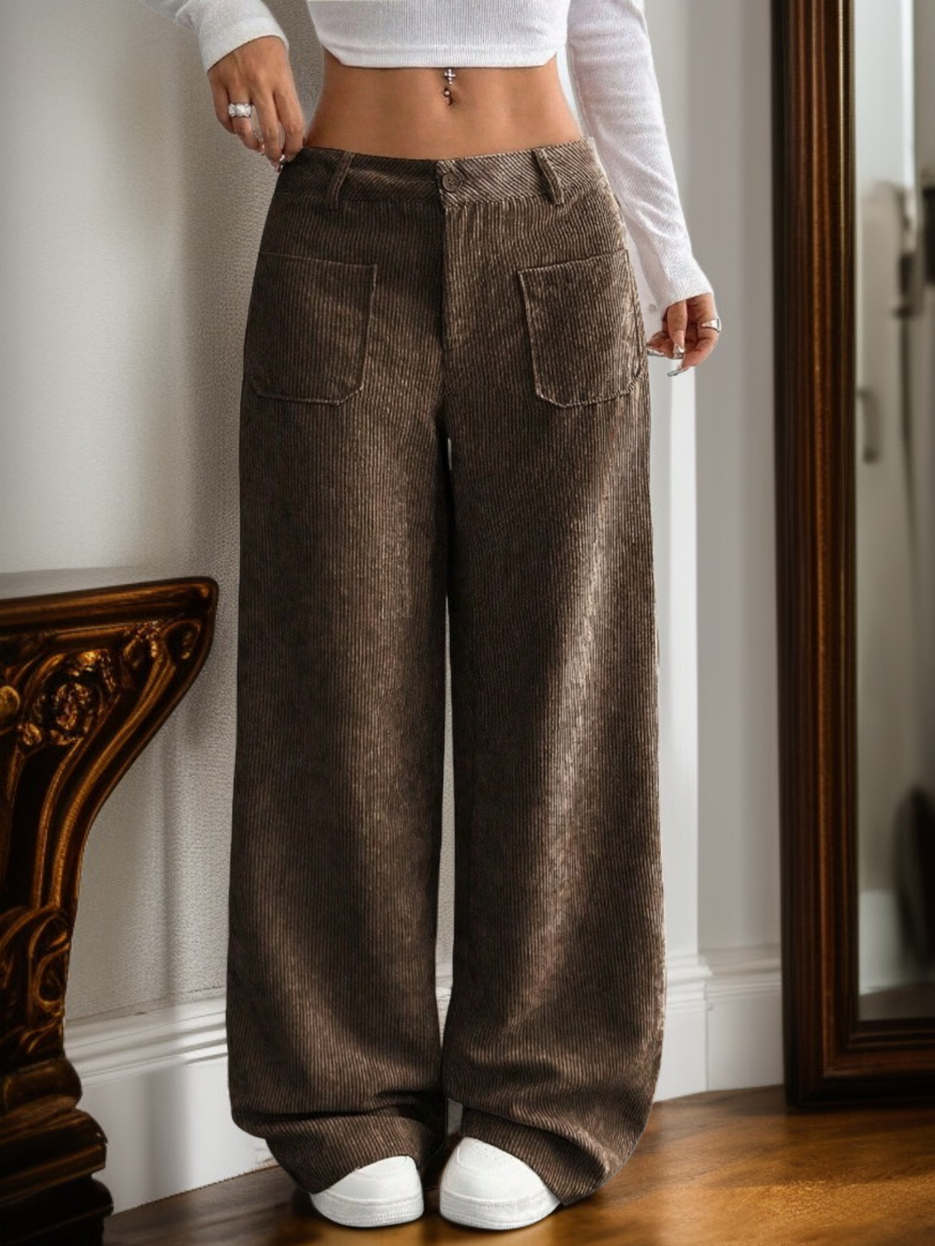 大容量ポケット付きワイドパンツの実用性