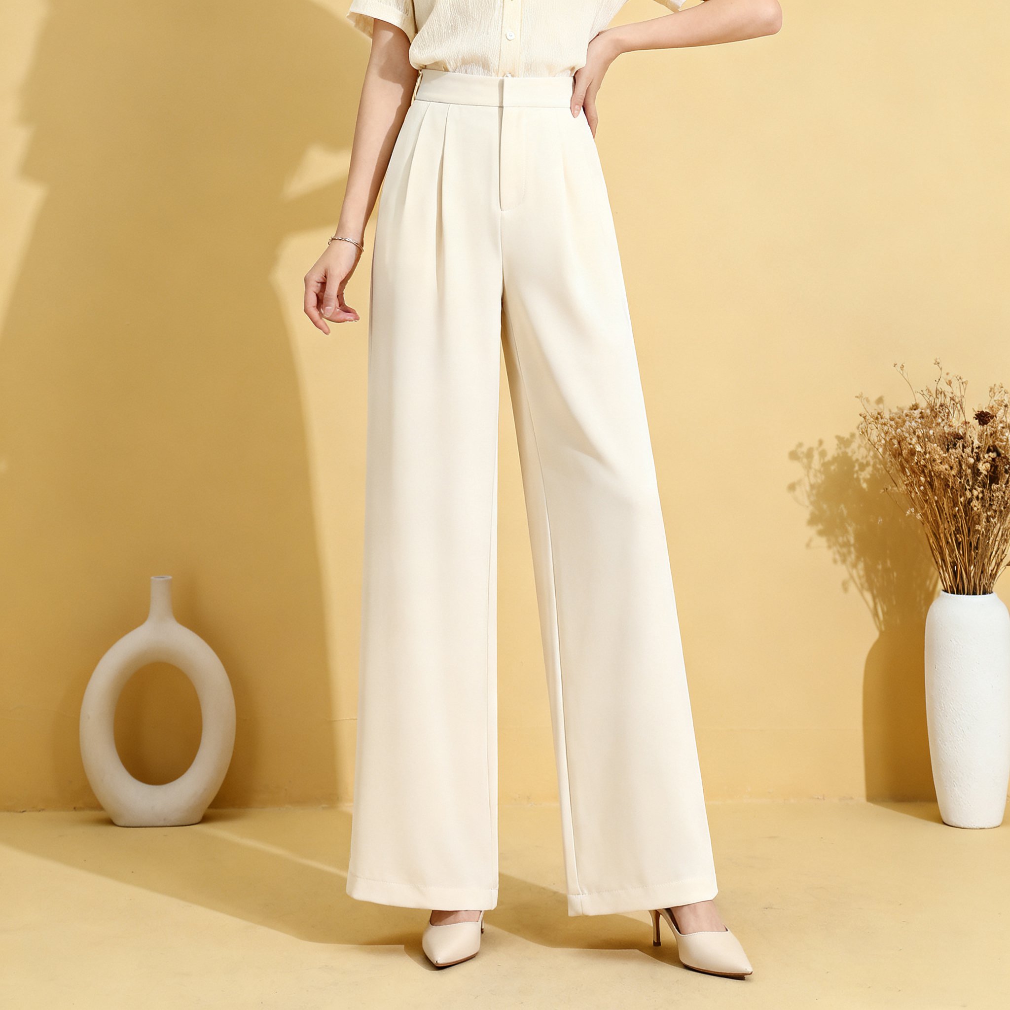 오프 화이트 슬림 스트레이트 팬츠 전체 이미지