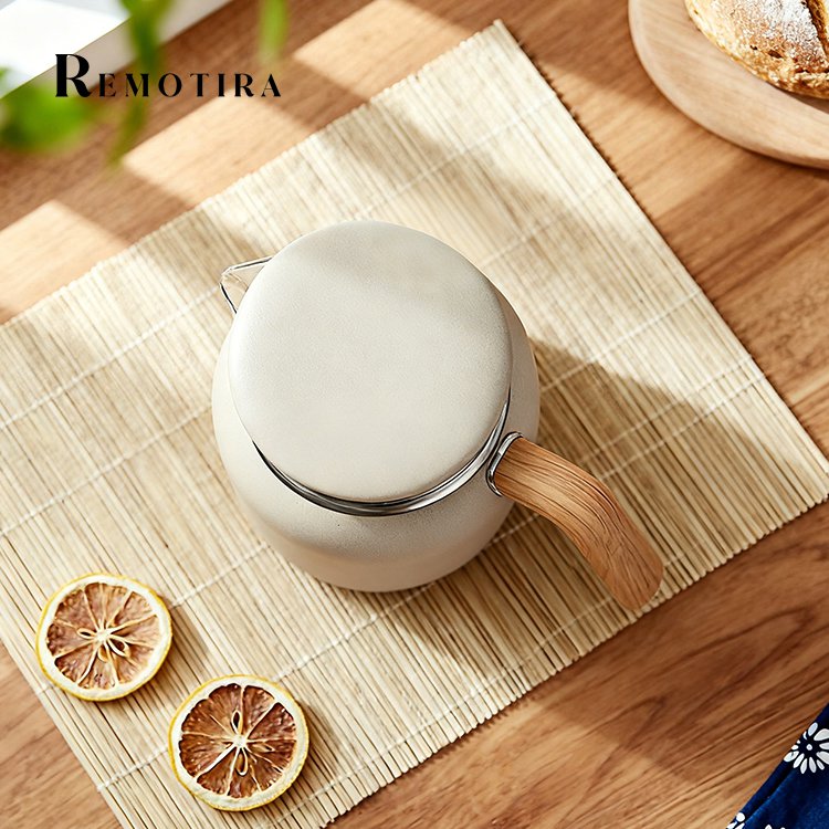 보온 효과가 뛰어난 오프화이트 보온병