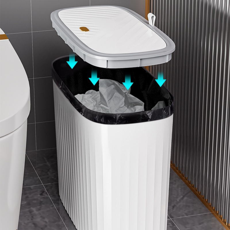 Thùng rác gia dụng dung tích lớn, kiểu dáng đẹp, có nắp đậy.