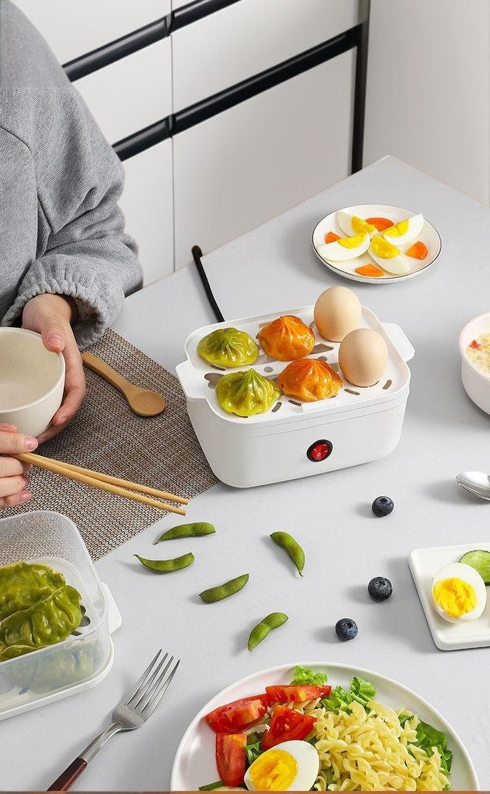 卵を蒸している様子のミニ卵蒸気調理器